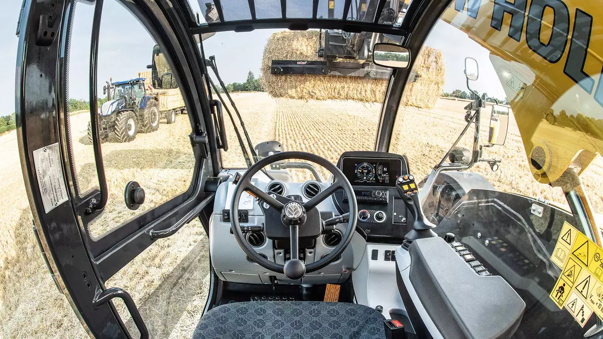 th-telehandlers-cab-and-comfort (1).webp