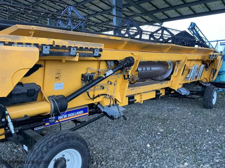 Moissonneuse batteuse NEW-HOLLAND CH 7.70