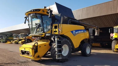 Moissonneuse batteuse NEW-HOLLAND CR 8.90