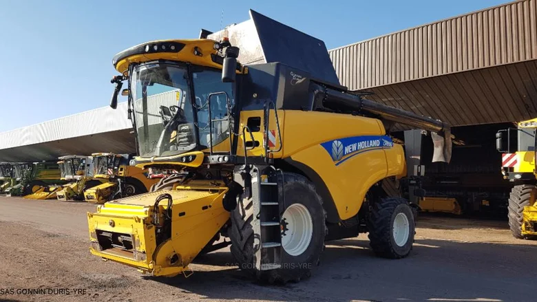 Moissonneuse batteuse NEW-HOLLAND CR 8.90