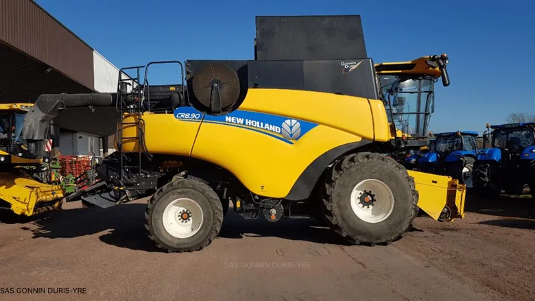 Moissonneuse batteuse NEW-HOLLAND CR 8.90