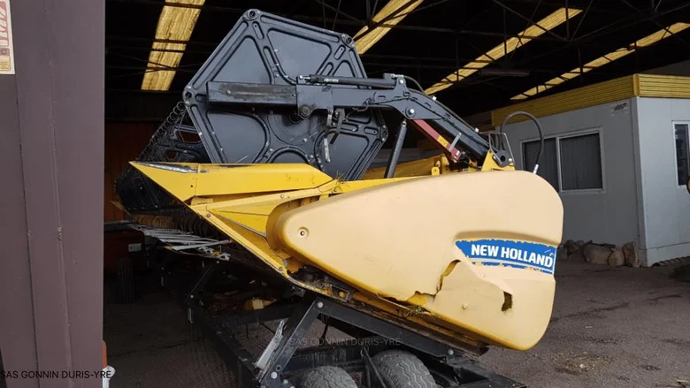 Moissonneuse batteuse NEW-HOLLAND CR 8.90