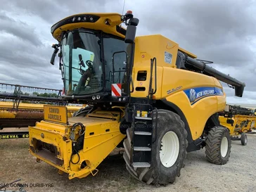 Moissonneuse batteuse NEW-HOLLAND CR 8.90