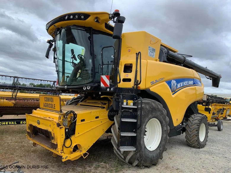 Moissonneuse batteuse NEW-HOLLAND CR 8.90