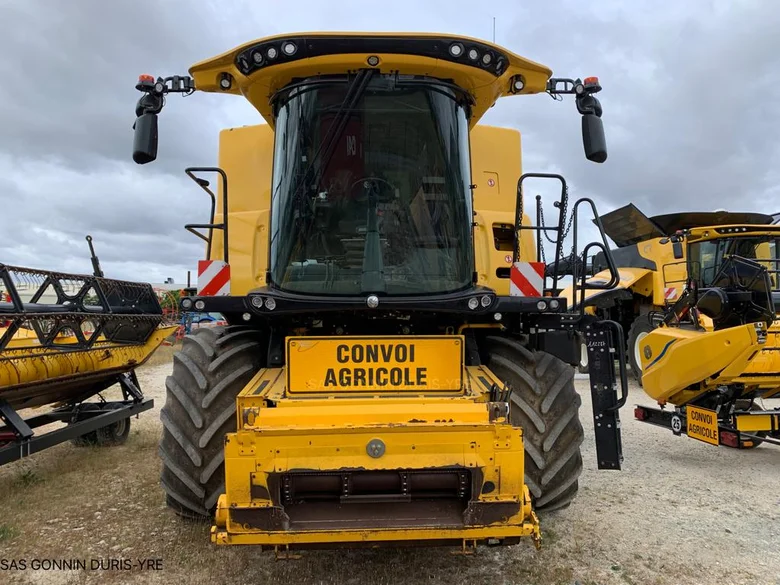 Moissonneuse batteuse NEW-HOLLAND CR 8.90