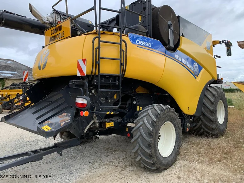 Moissonneuse batteuse NEW-HOLLAND CR 8.90