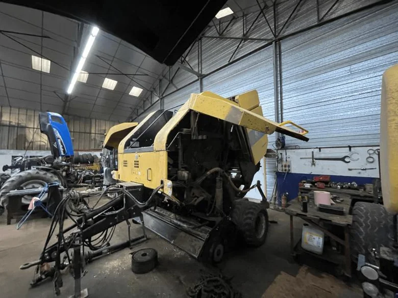 Presse NEW-HOLLAND BR 7070