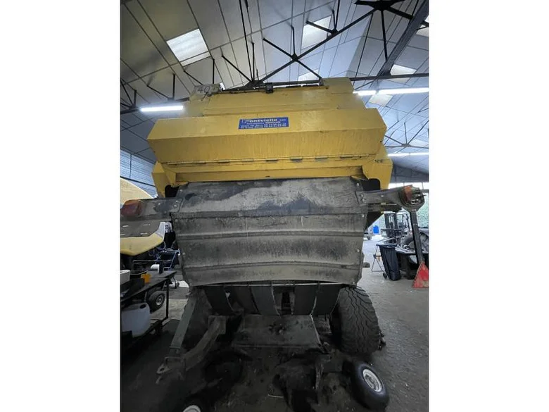 Presse NEW-HOLLAND BR 7070