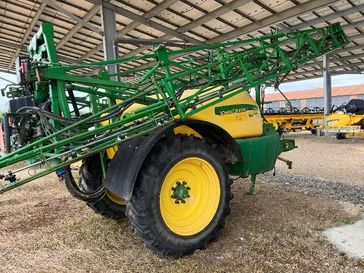 Pulvérisateur JOHN-DEERE 732