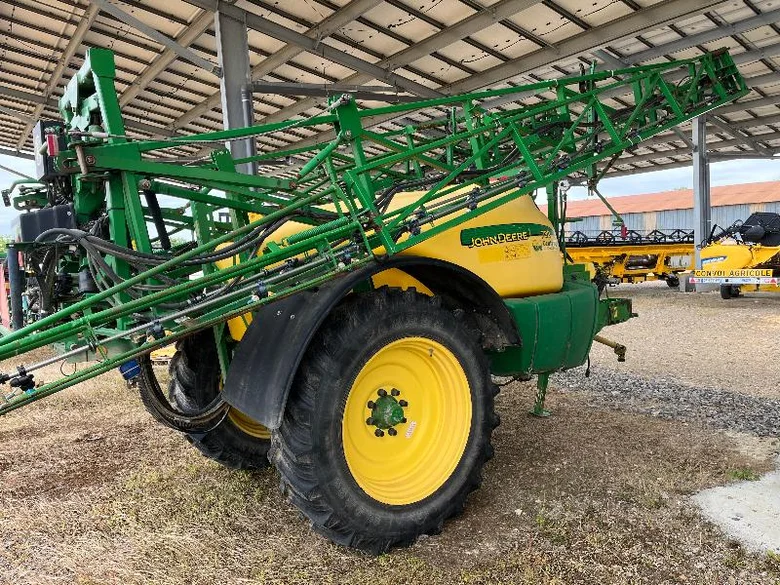 Pulvérisateur JOHN-DEERE 732