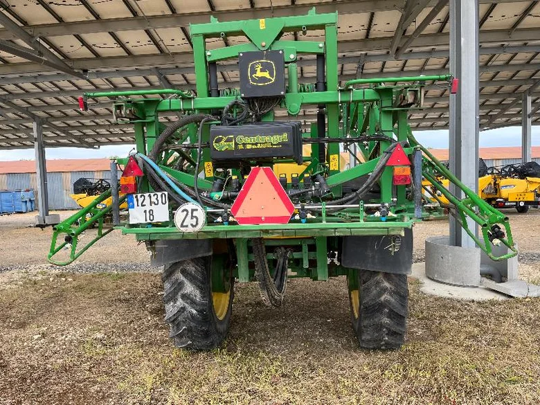 Pulvérisateur JOHN-DEERE 732