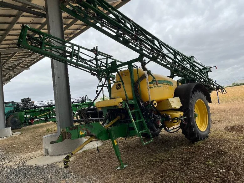 Pulvérisateur JOHN-DEERE 732
