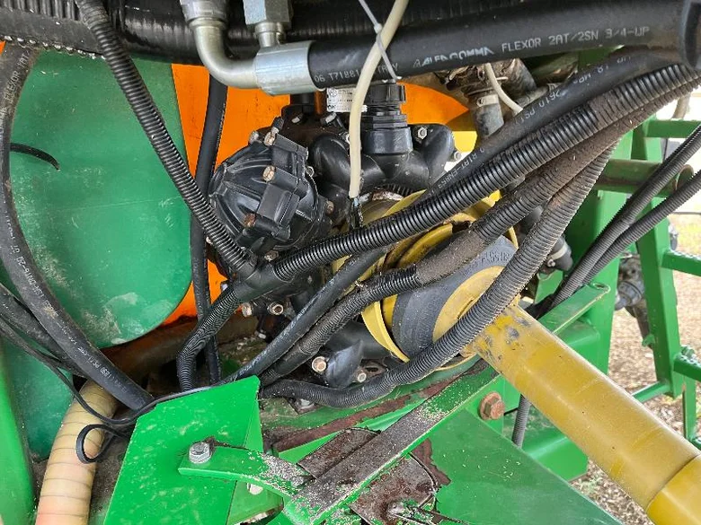 Pulvérisateur JOHN-DEERE 732