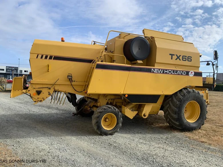 Moissonneuse batteuse NEW-HOLLAND TX 66