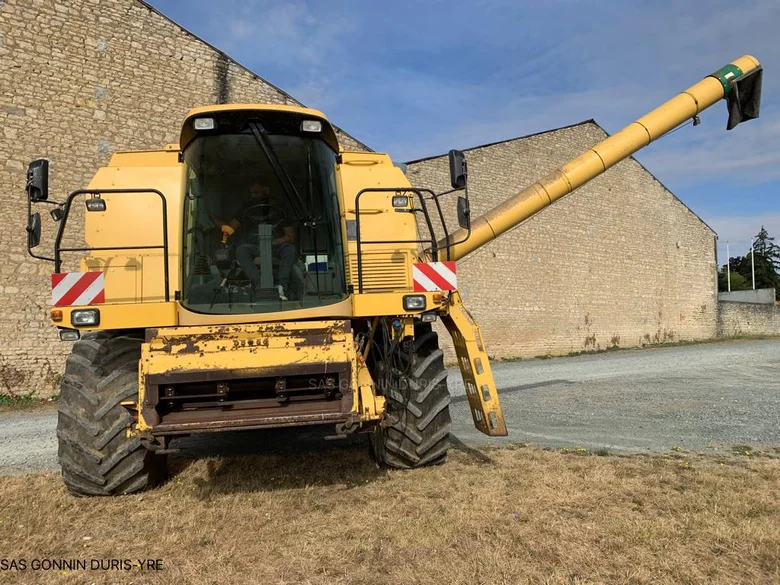 Moissonneuse batteuse NEW-HOLLAND TX 66