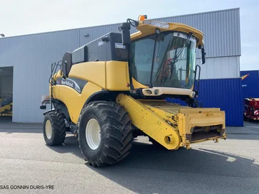 Moissonneuse batteuse NEW-HOLLAND CX 840