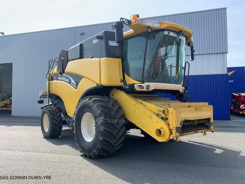 Moissonneuse batteuse NEW-HOLLAND CX 840
