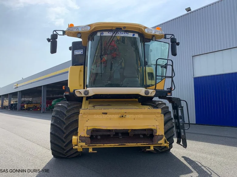 Moissonneuse batteuse NEW-HOLLAND CX 840