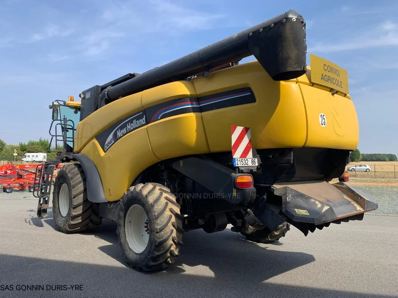 Moissonneuse batteuse NEW-HOLLAND CX 840