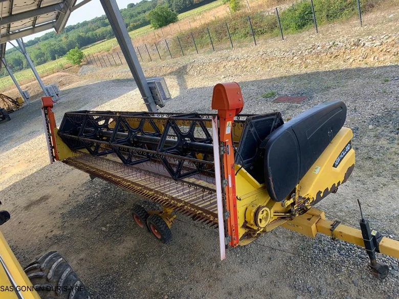 Moissonneuse batteuse NEW-HOLLAND CX 840