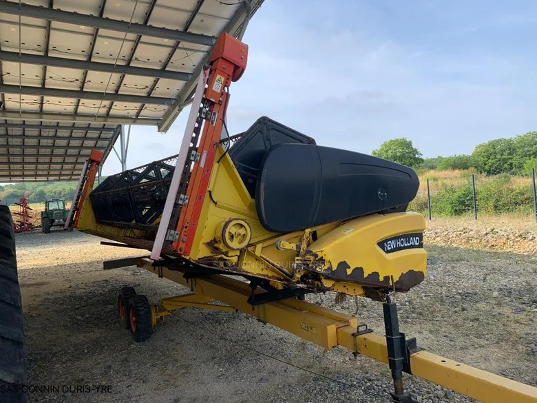 Moissonneuse batteuse NEW-HOLLAND CX 840