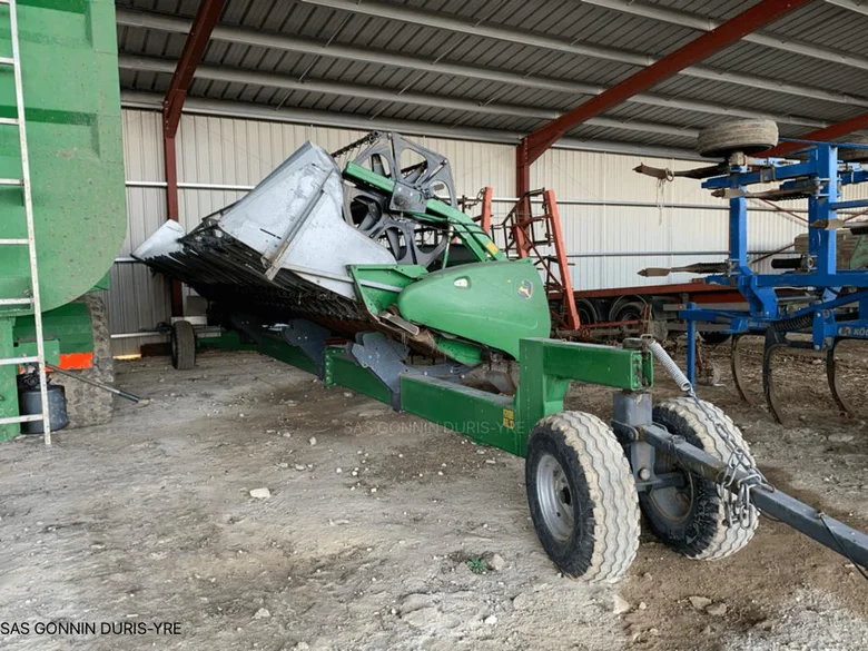 Moissonneuse batteuse JOHN-DEERE C670