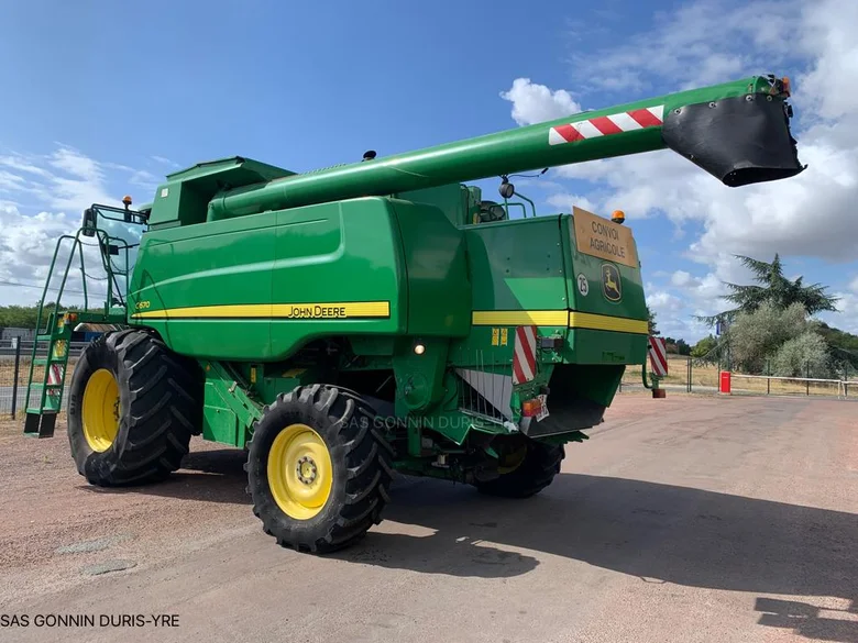Moissonneuse batteuse JOHN-DEERE C670