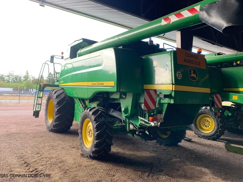 Moissonneuse batteuse JOHN-DEERE C670