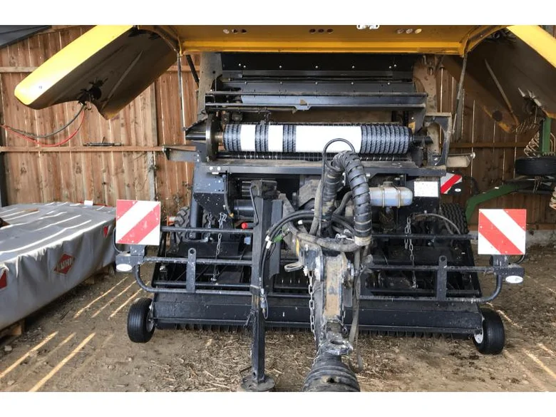 Presse NEW-HOLLAND ROLL-BELT 180