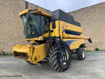 Moissonneuse batteuse NEW-HOLLAND CSX 7080