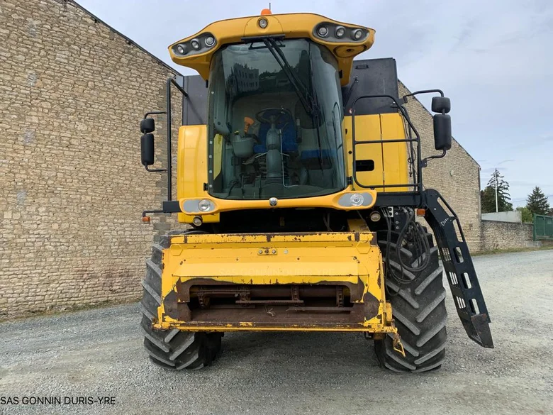 Moissonneuse batteuse NEW-HOLLAND CSX 7080