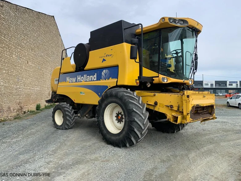 Moissonneuse batteuse NEW-HOLLAND CSX 7080