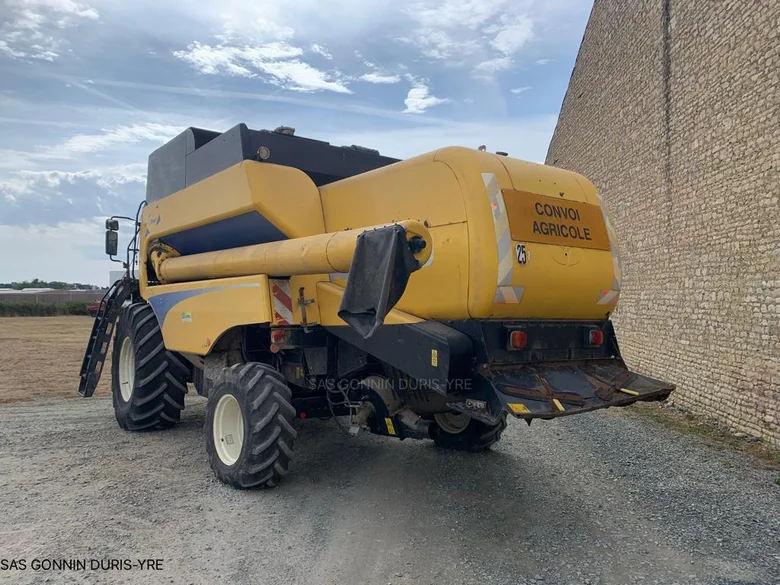 Moissonneuse batteuse NEW-HOLLAND CSX 7080