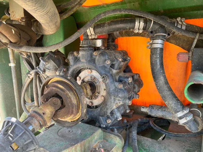 Pulvérisateur JOHN-DEERE 724