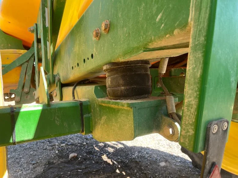 Pulvérisateur JOHN-DEERE 724