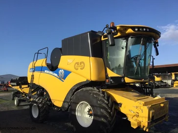 Moissonneuse batteuse NEW-HOLLAND CH 7.70