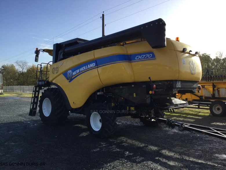 Moissonneuse batteuse NEW-HOLLAND CH 7.70