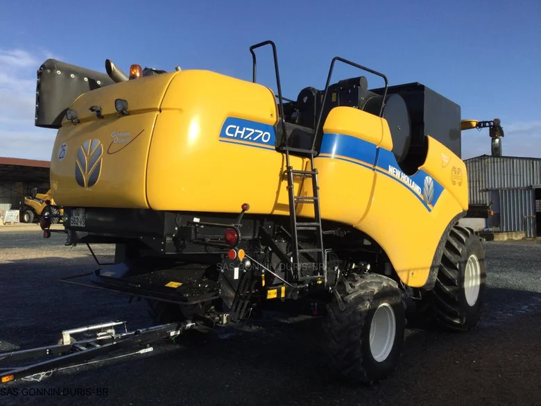 Moissonneuse batteuse NEW-HOLLAND CH 7.70
