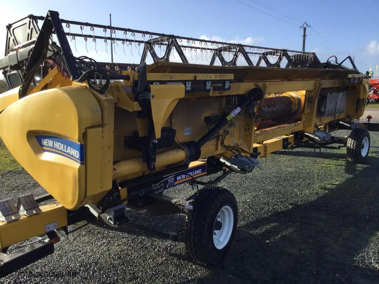 Moissonneuse batteuse NEW-HOLLAND CH 7.70