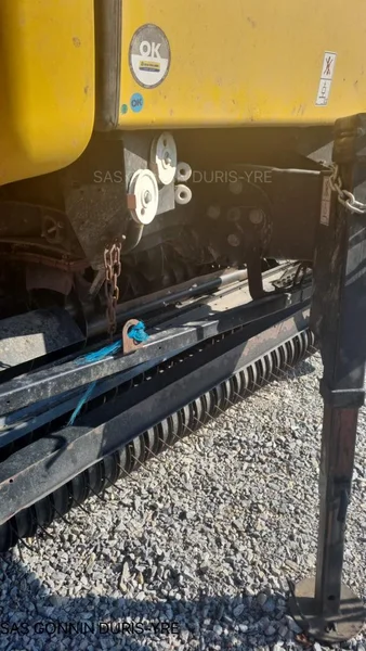 Presse NEW-HOLLAND ROLL-BELT 180