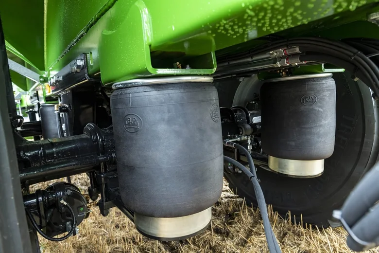 Camion-citerne à pompe avec pompe rotative