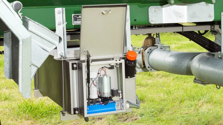 Camion-citerne à pompe avec pompe rotative